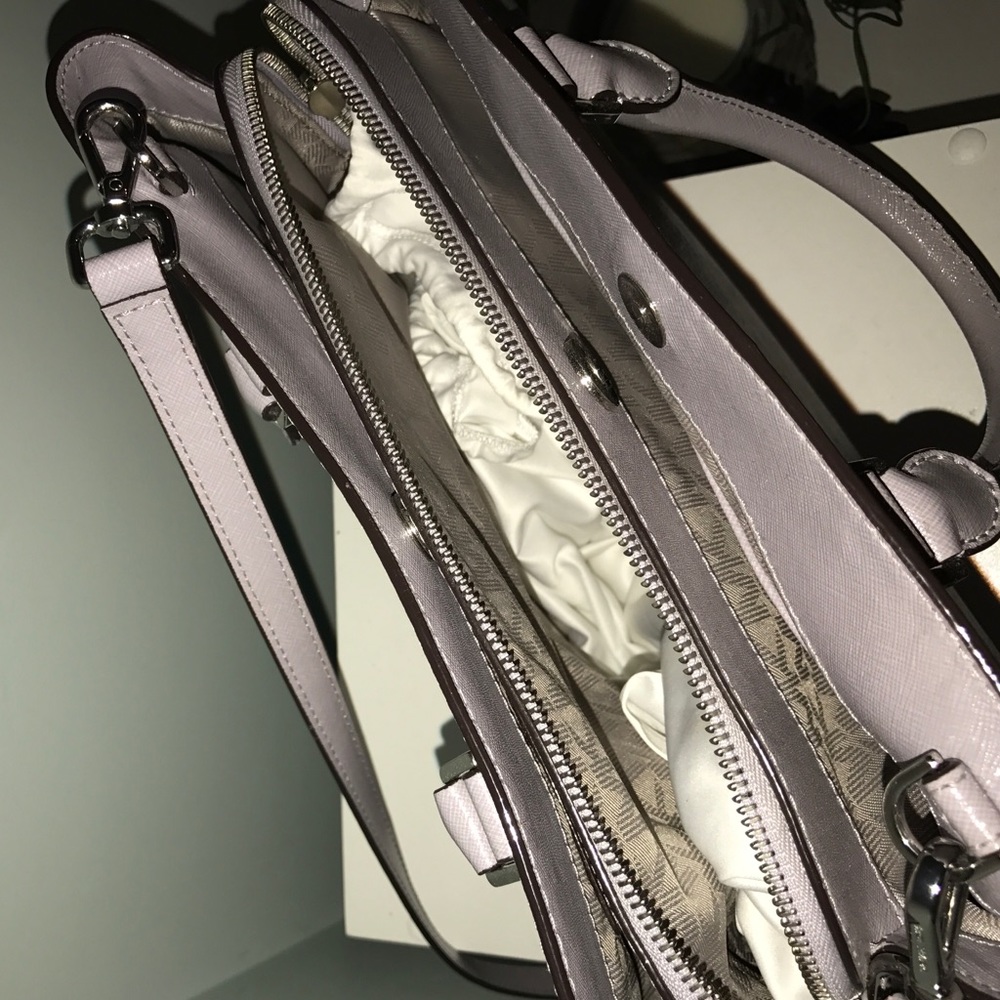 Michael Kors authentic satchel purse. - Picture 3 of 4