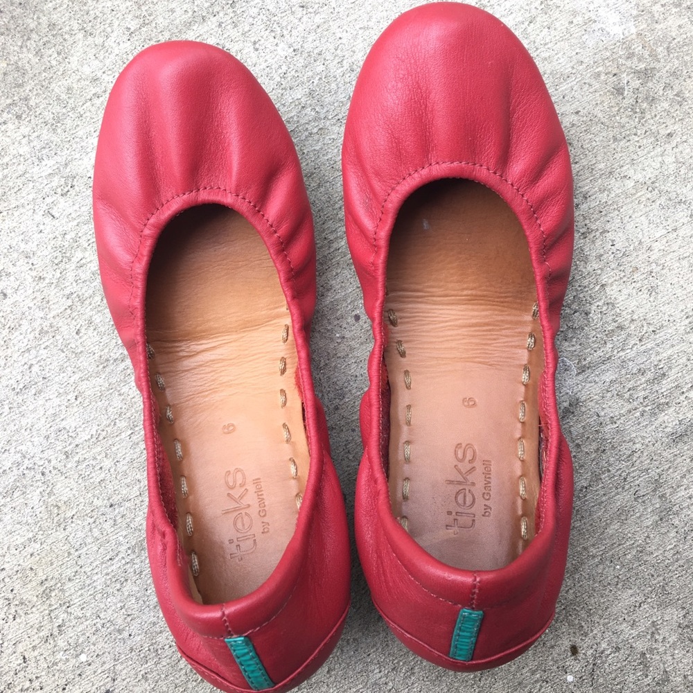 TIEKS RED FLATS