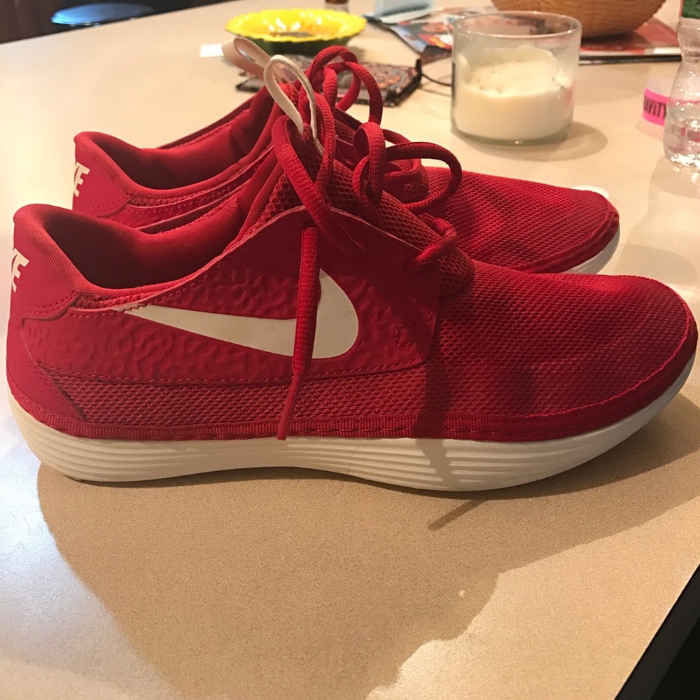 Nike free runs/sneakers