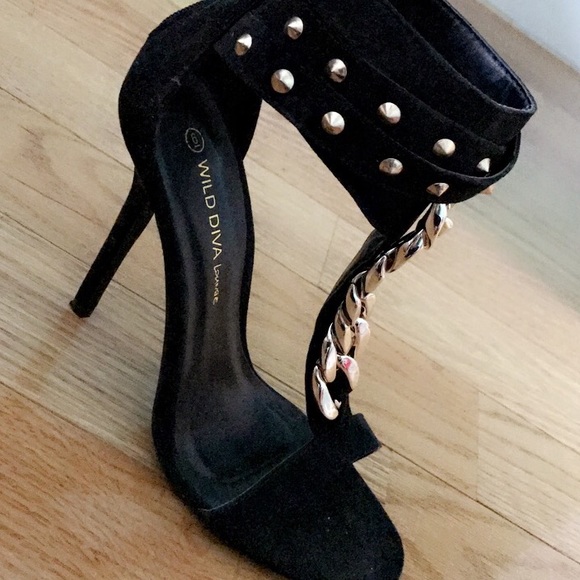 Black sandal Heels with Gold Chain size 6 - Picture 2 of 3