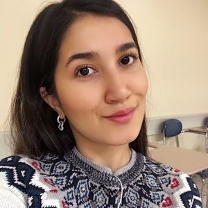 Meet your Posher, Adina