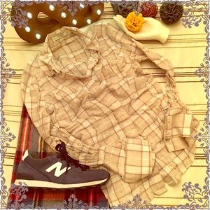 GUESS button down top size Medium 🌷