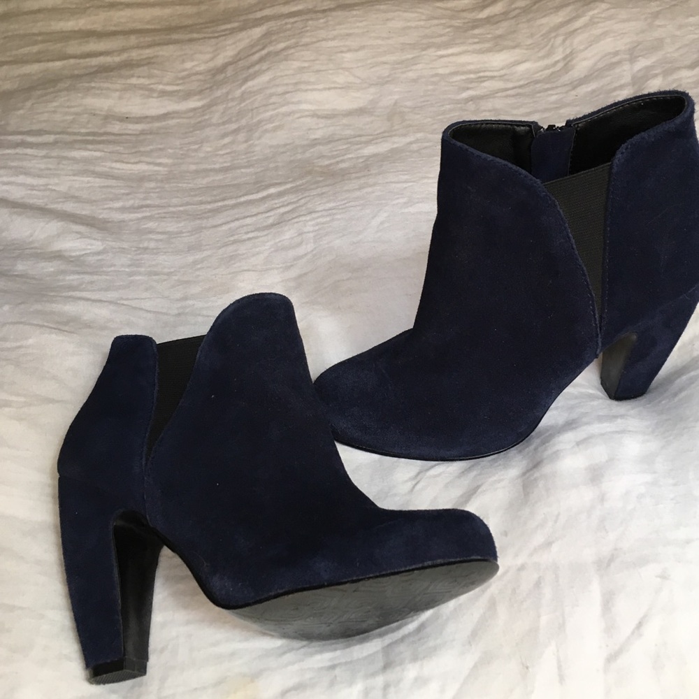 Steve Madden Navy Suede Booties