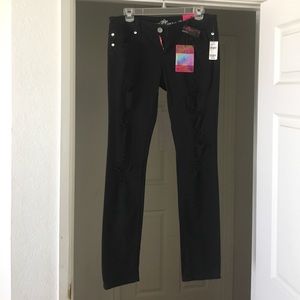 Almost Famous destroyed skinny jeans