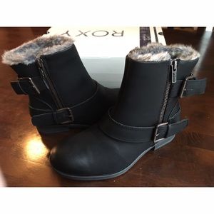 Roxy Holden Boots - NWT