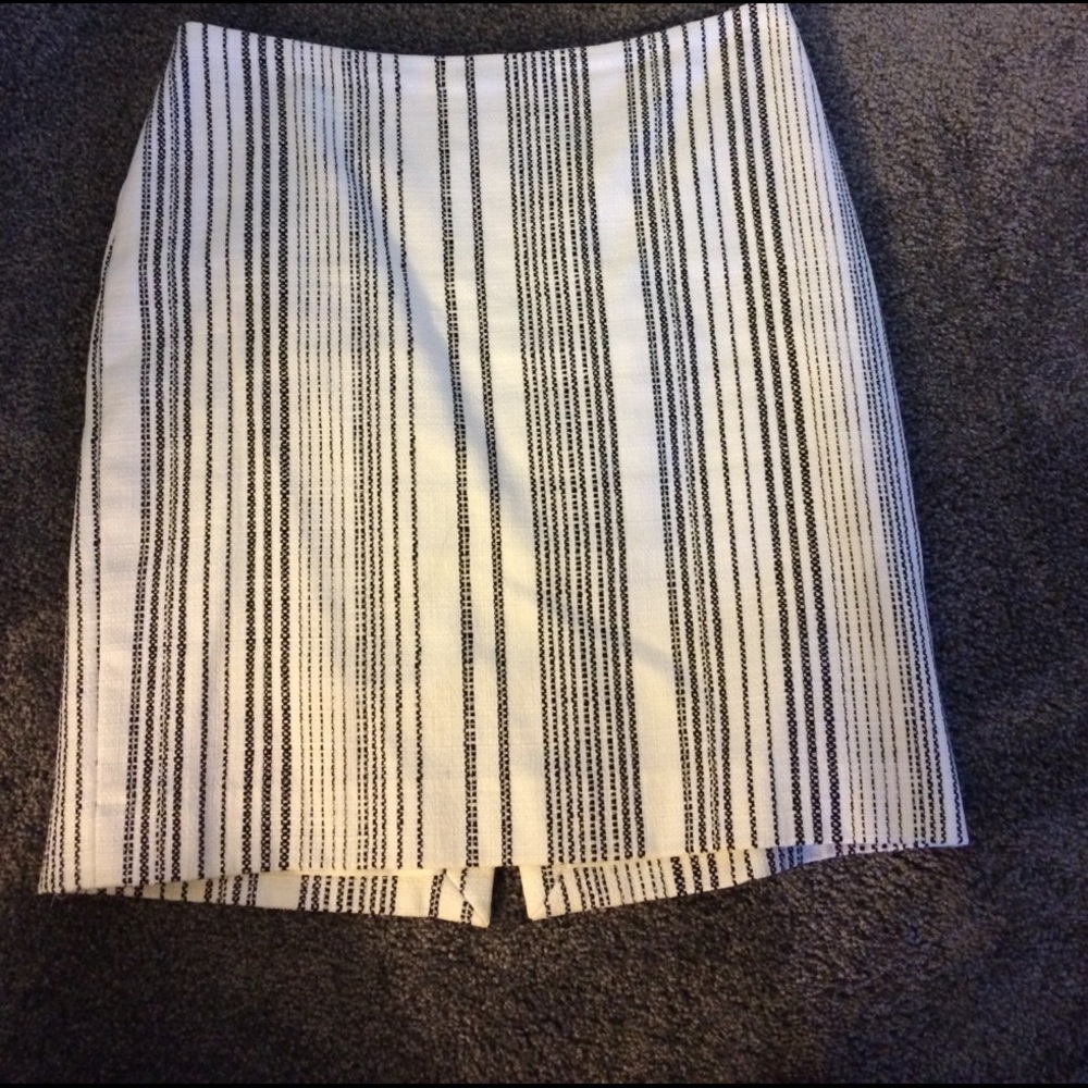 WHBM midi skirt 👗👗