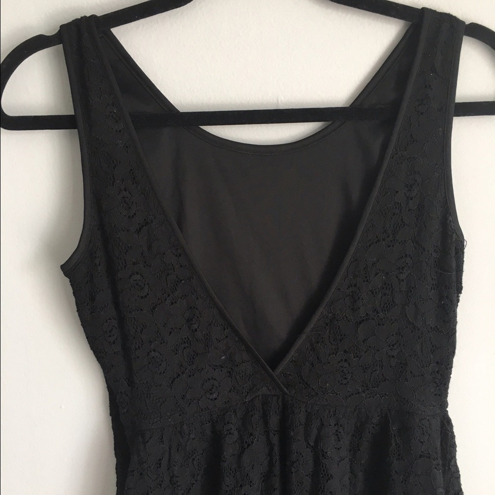 PRICE ⬇️ Lace Black Dress - Open Back - Picture 3 of 3