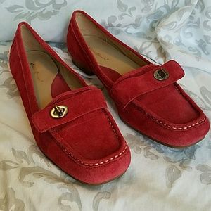 Eddie Bauer 9 Loafers Great for Spring!