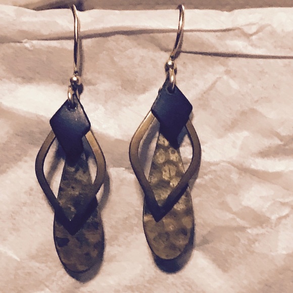 Black and gold earrings - Picture 1 of 1