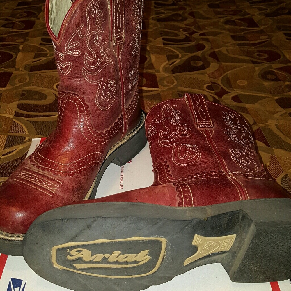 Ariat fat baby's size 8.5