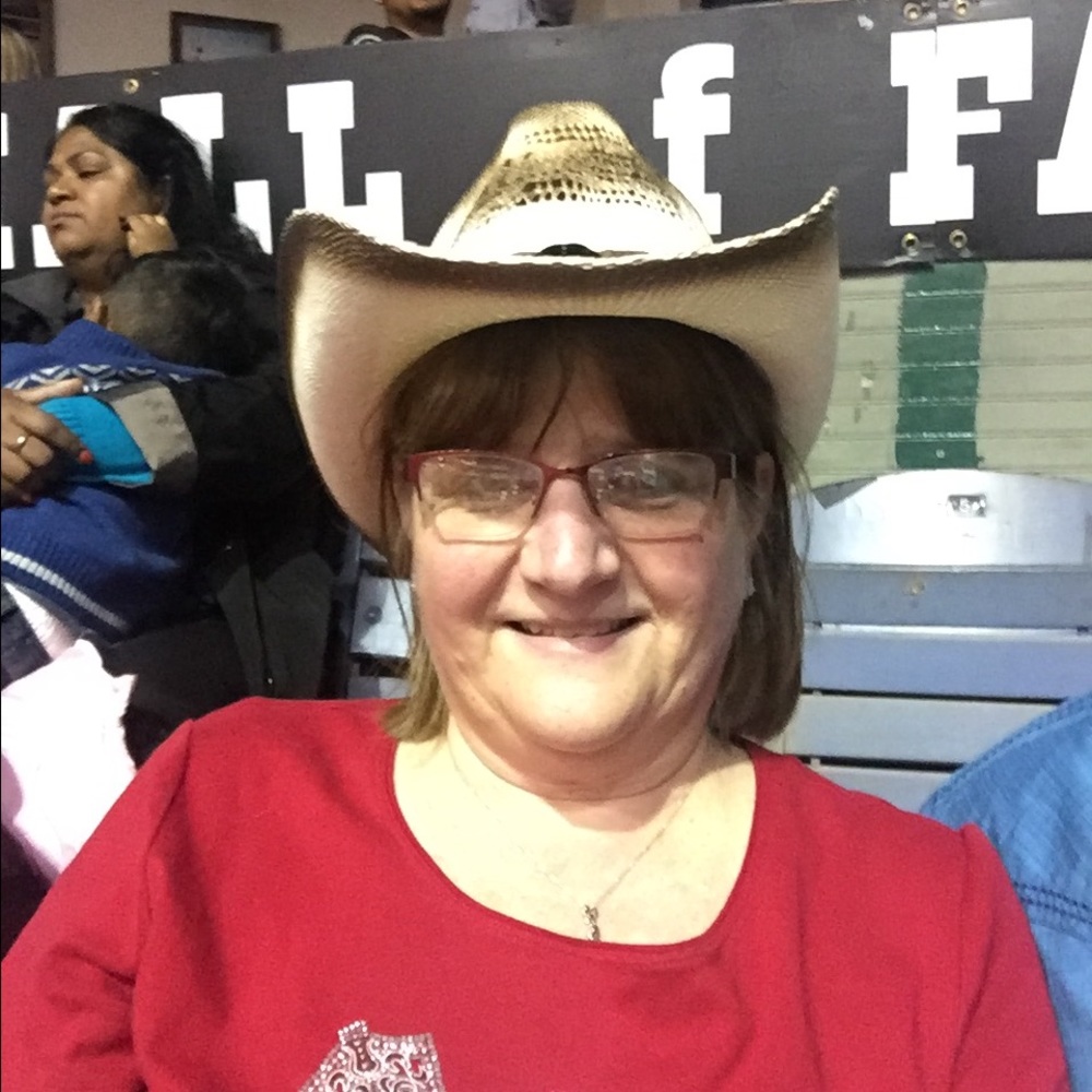 Meet your Posher, Debbie