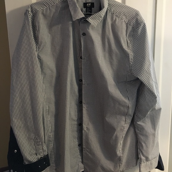Two men's H &M dress shirts. Size XL - Picture 2 of 4