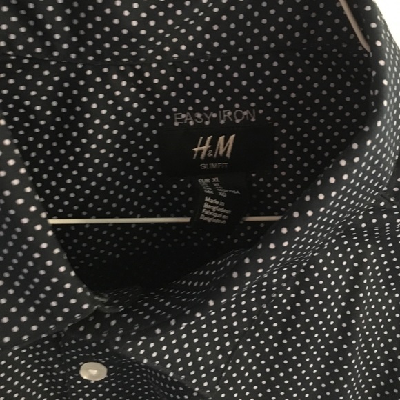 Two men's H &M dress shirts. Size XL - Picture 4 of 4