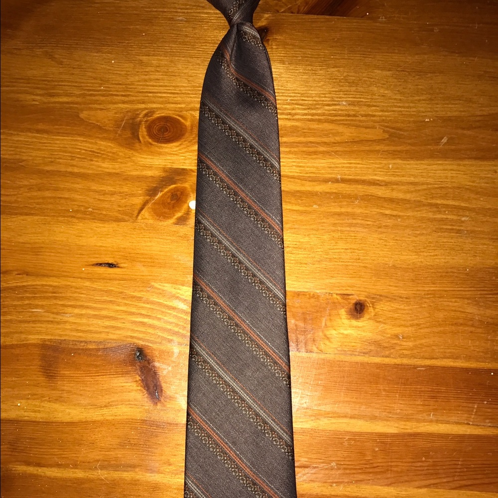 Clip on tie.
