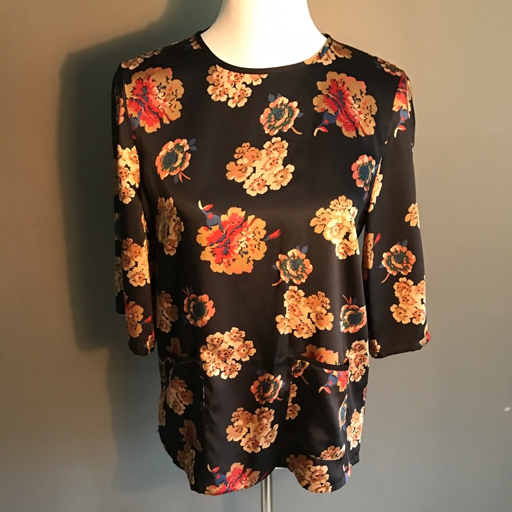 NWT Floral blouse for spring!