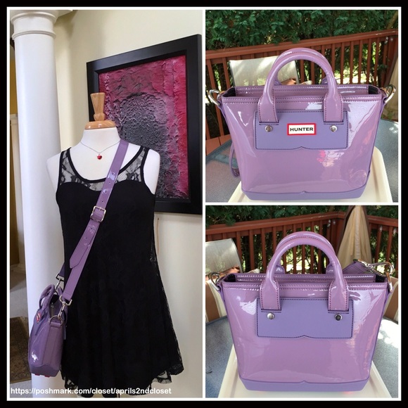 HUNTER ORIGINAL PATENT LEATHER CROSSBODY TOTE - Picture 4 of 8