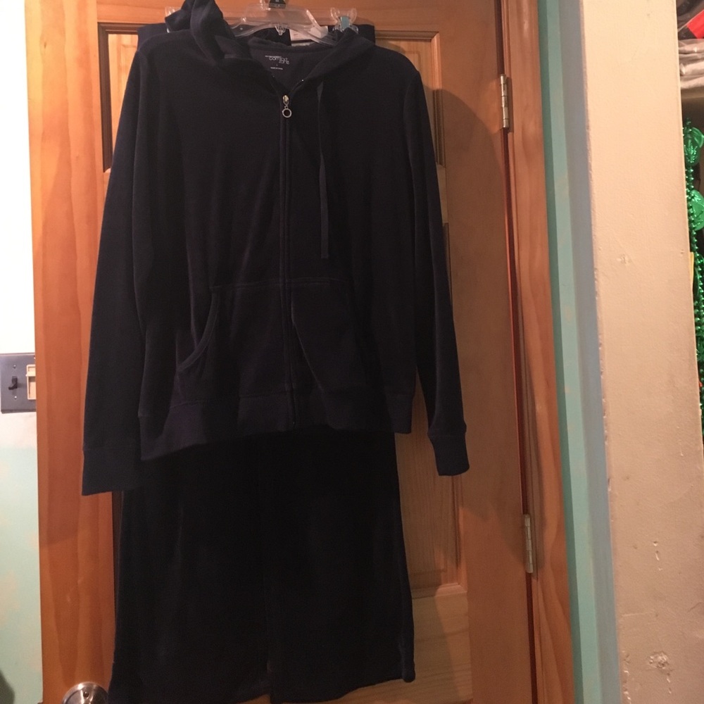 New York and Co. navy blue velour hooded set.