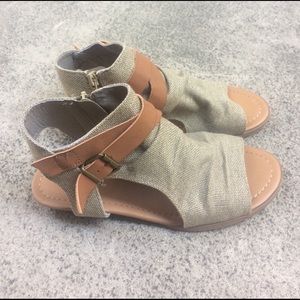 Soda wrap sandals