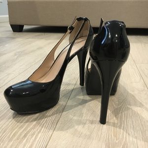 Patent leather Guess heels