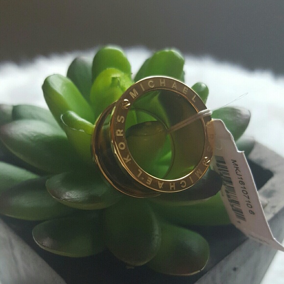 🎀SALE!! Fabulous Michael Kors Ring 😍🛍💍 - Picture 2 of 5