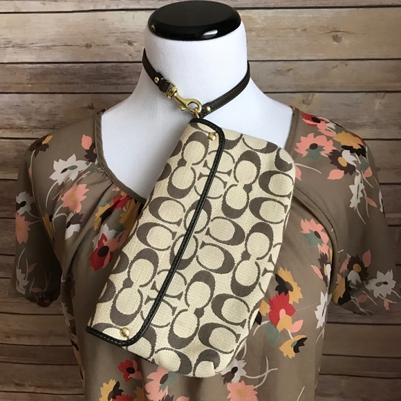 LIKE NEW Coach Wristlet - Picture 4 of 9