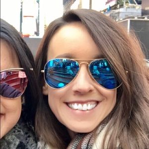 Meet your Posher, Lauren