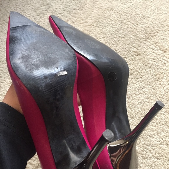 BCBGirls (Vintage) Pump w Metal Effect Heel - Picture 4 of 5