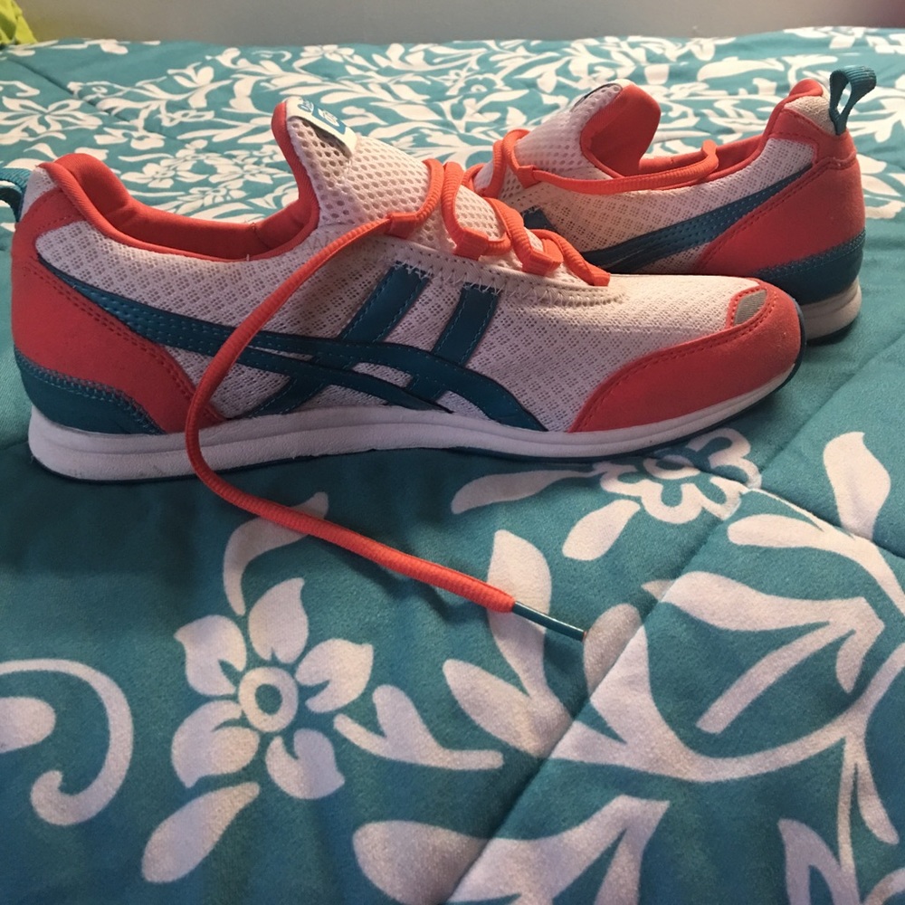 Tennis shoe