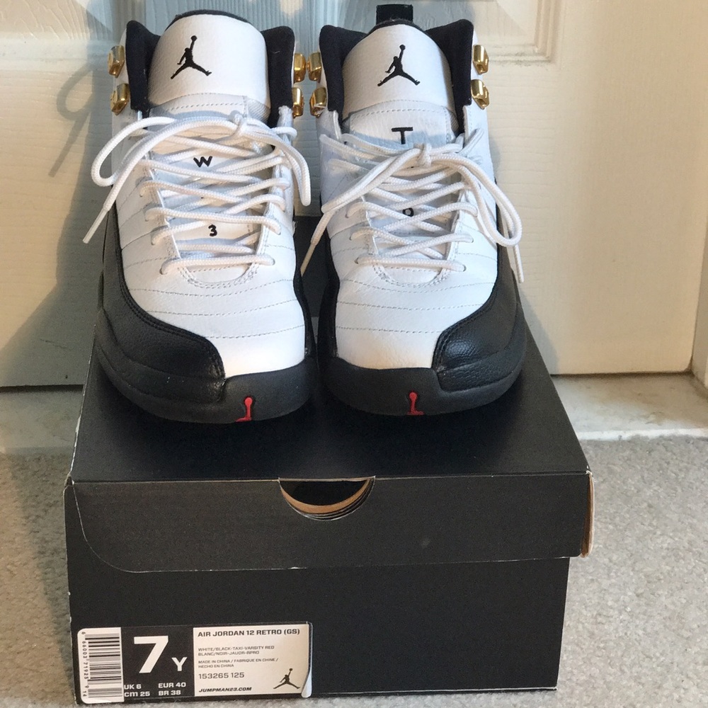 JORDAN TAXI 12s SIZE 7