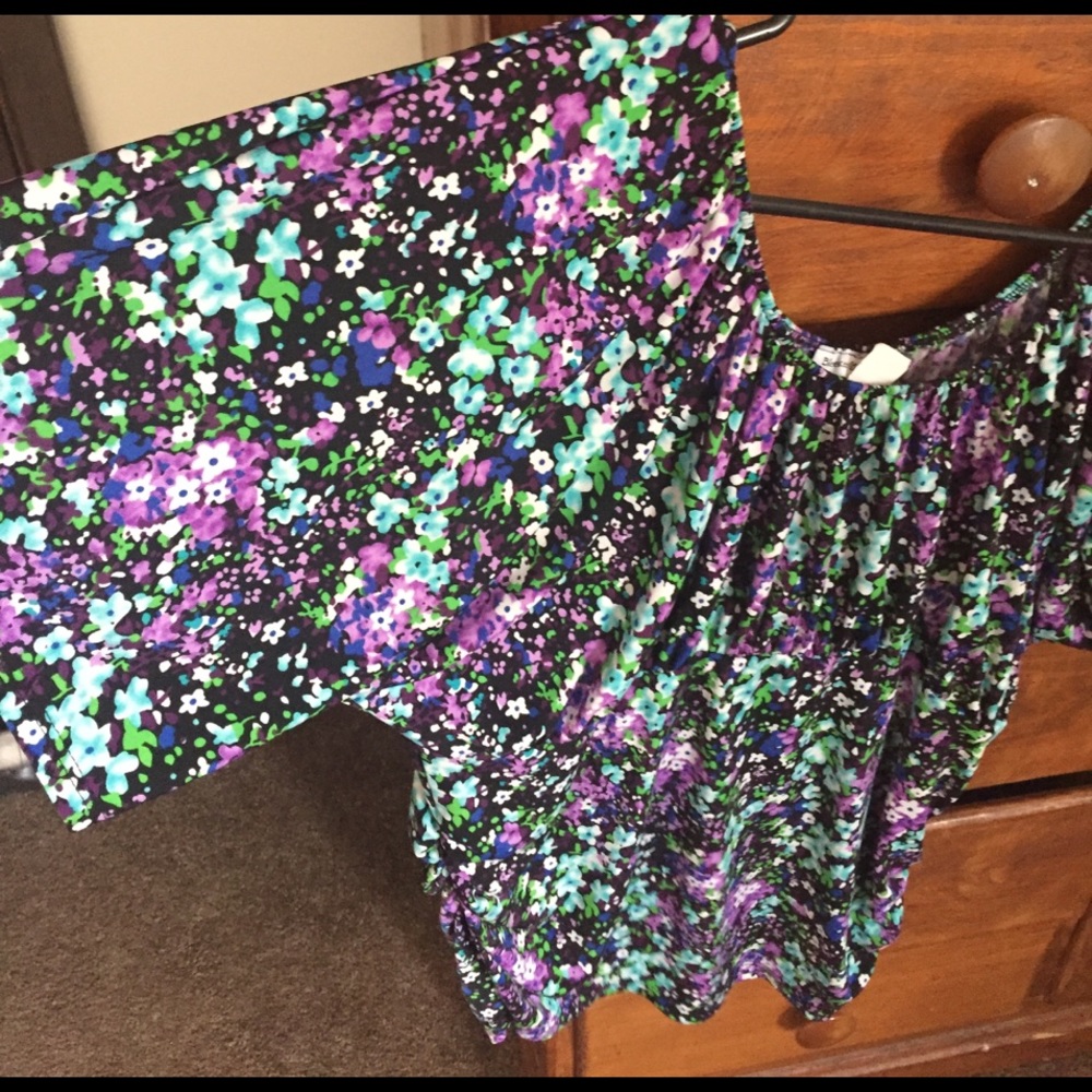 Flower print top - Picture 2 of 3