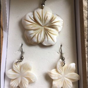 New Set of earings and neckless together