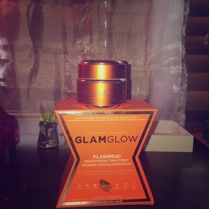 GlamGlow  brightening mask