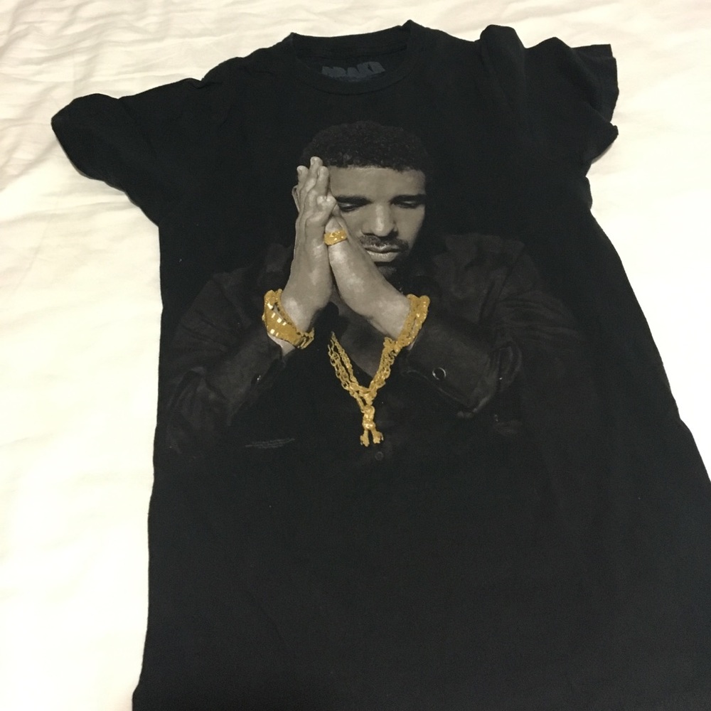 Graphics tee