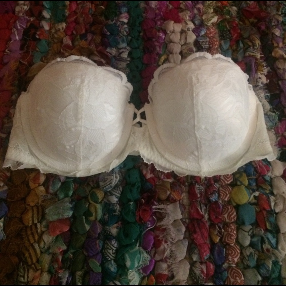 Victoria's Secret White Strapless Lace Bra. 34B