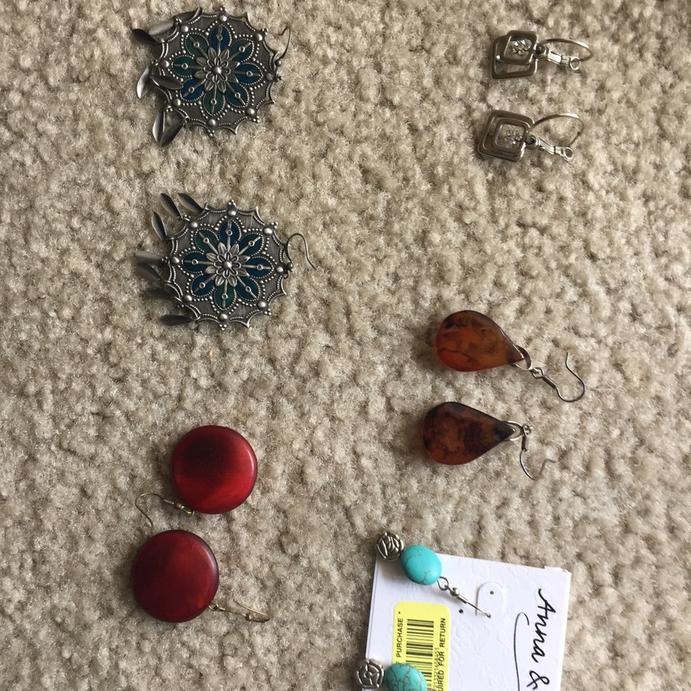 4 earings togethel