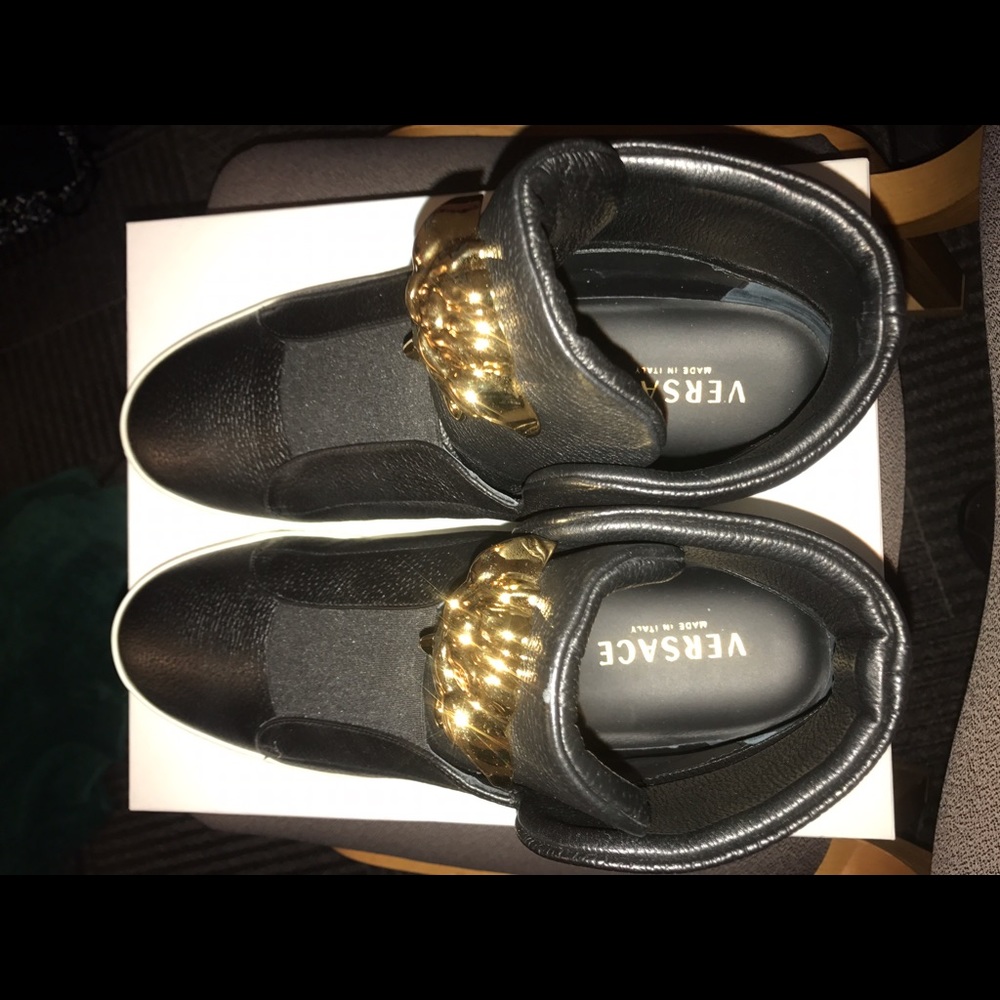 Versace - Picture 3 of 3