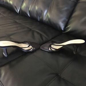 Size 7 Jacqueline Ferrar dress shoes