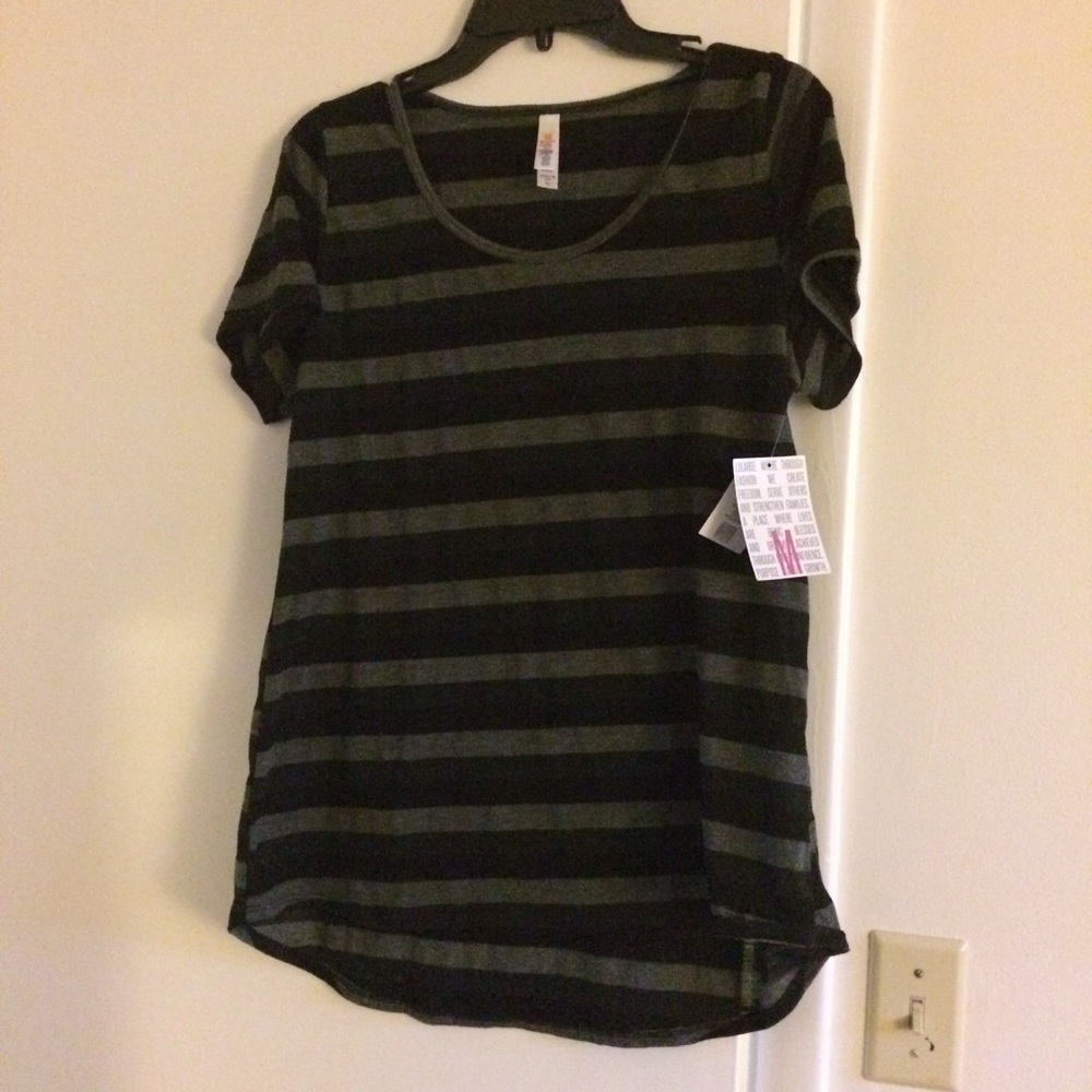 LuLaRoe Classic Tee 🖤