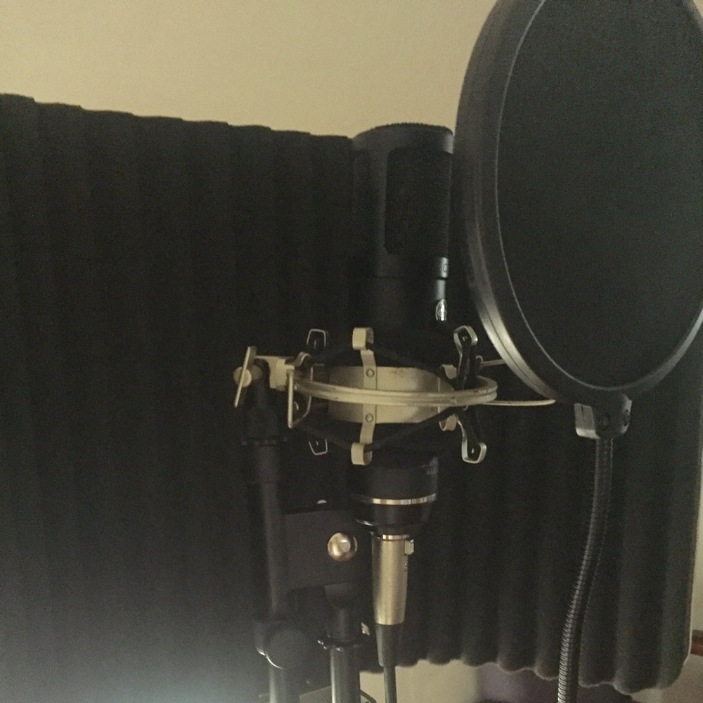 Sterling Audio Microphone, Soundproof Shied, Stand