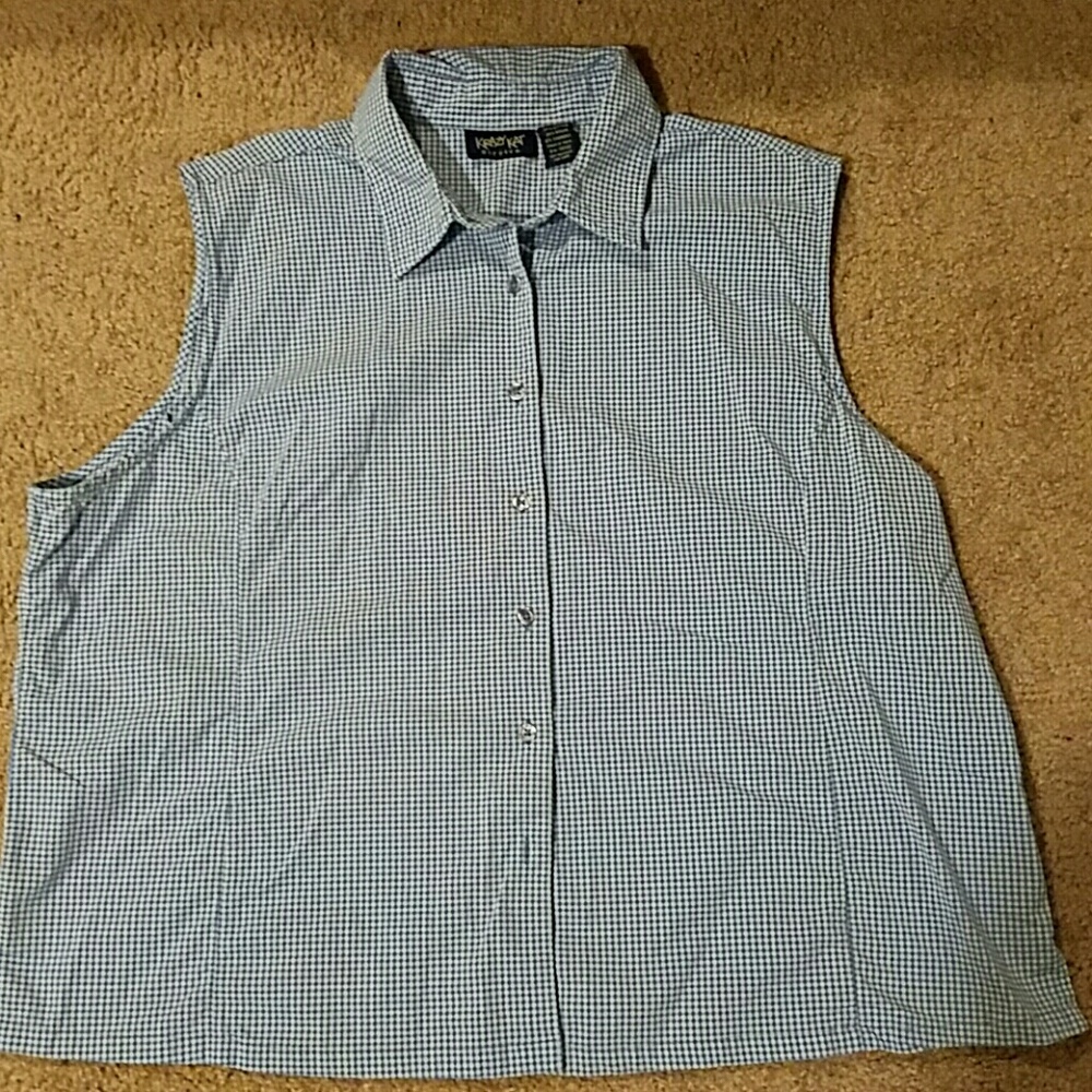 Sleeveless shirt