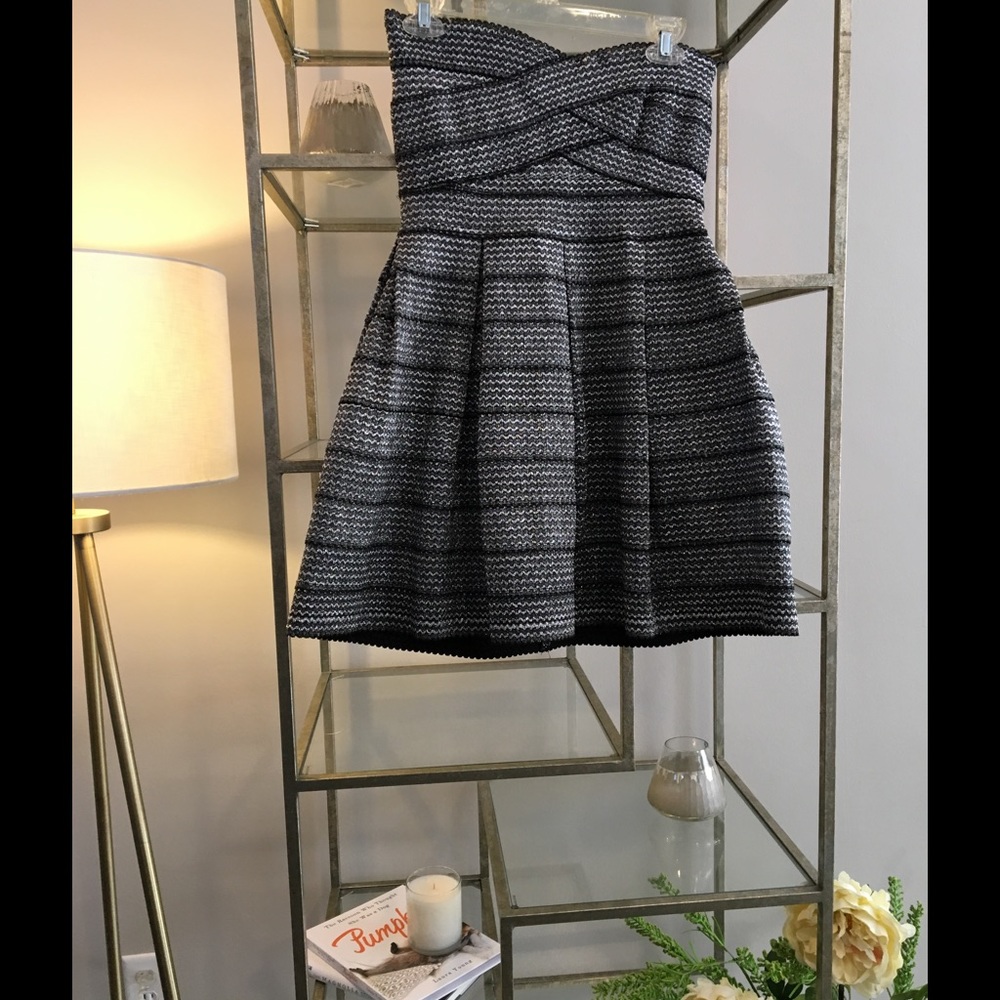 HUGE SALE ‼️Black / Silver Strapless Cocktail