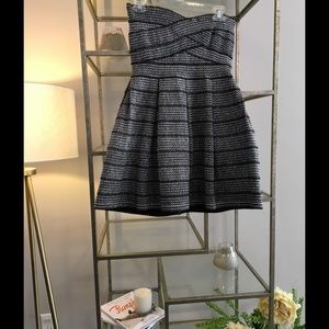 HUGE SALE ‼️Black / Silver Strapless Cocktail