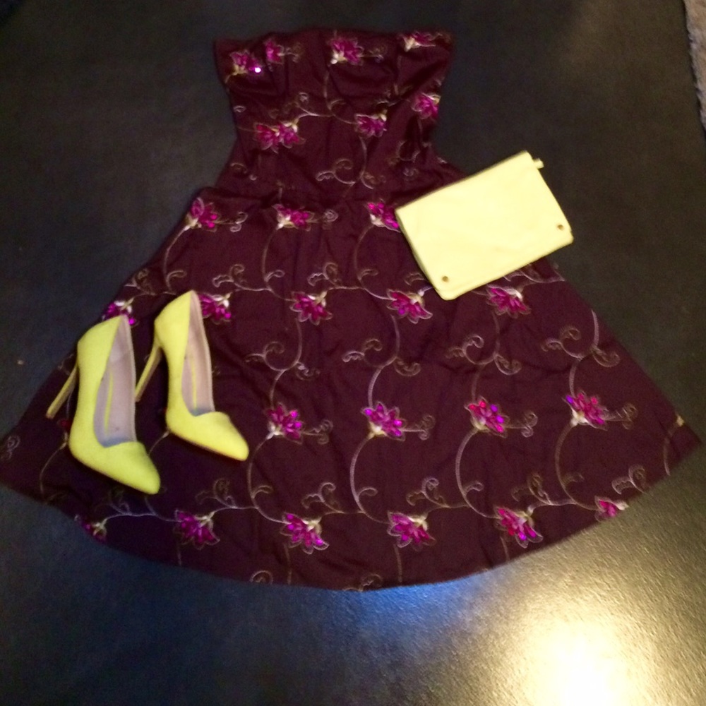Embroidered midi A-Line Dress