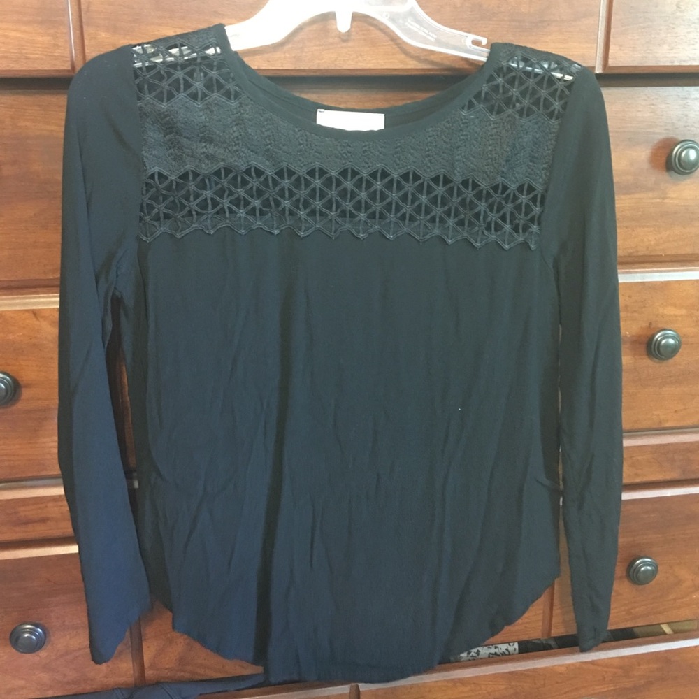 Ladies black blouse w/ beautiful detail at top!