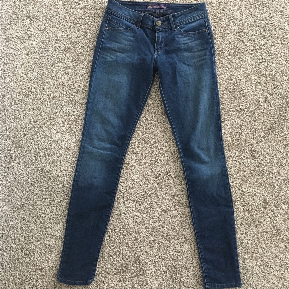 Adorable high waisted jeans!