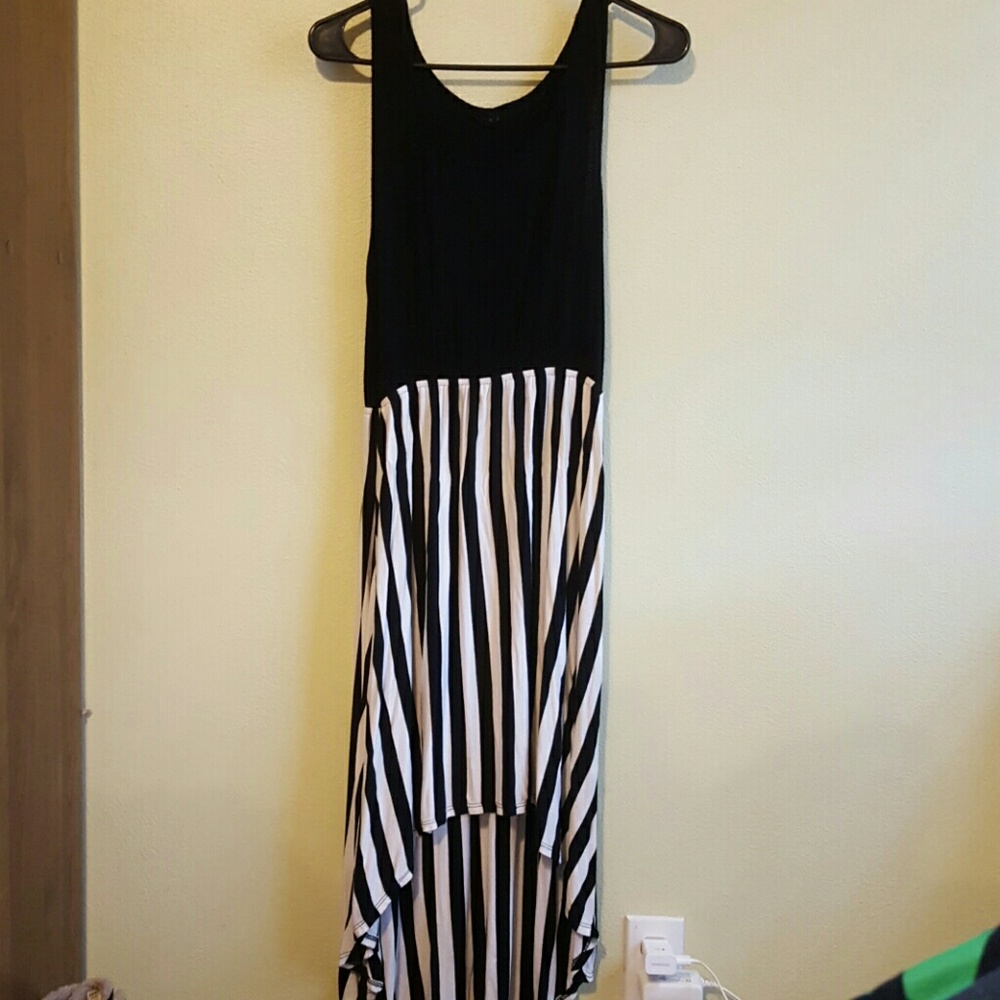 Cute high low dress.