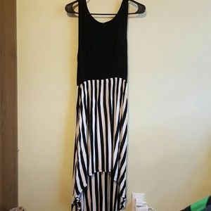 Cute high low dress.