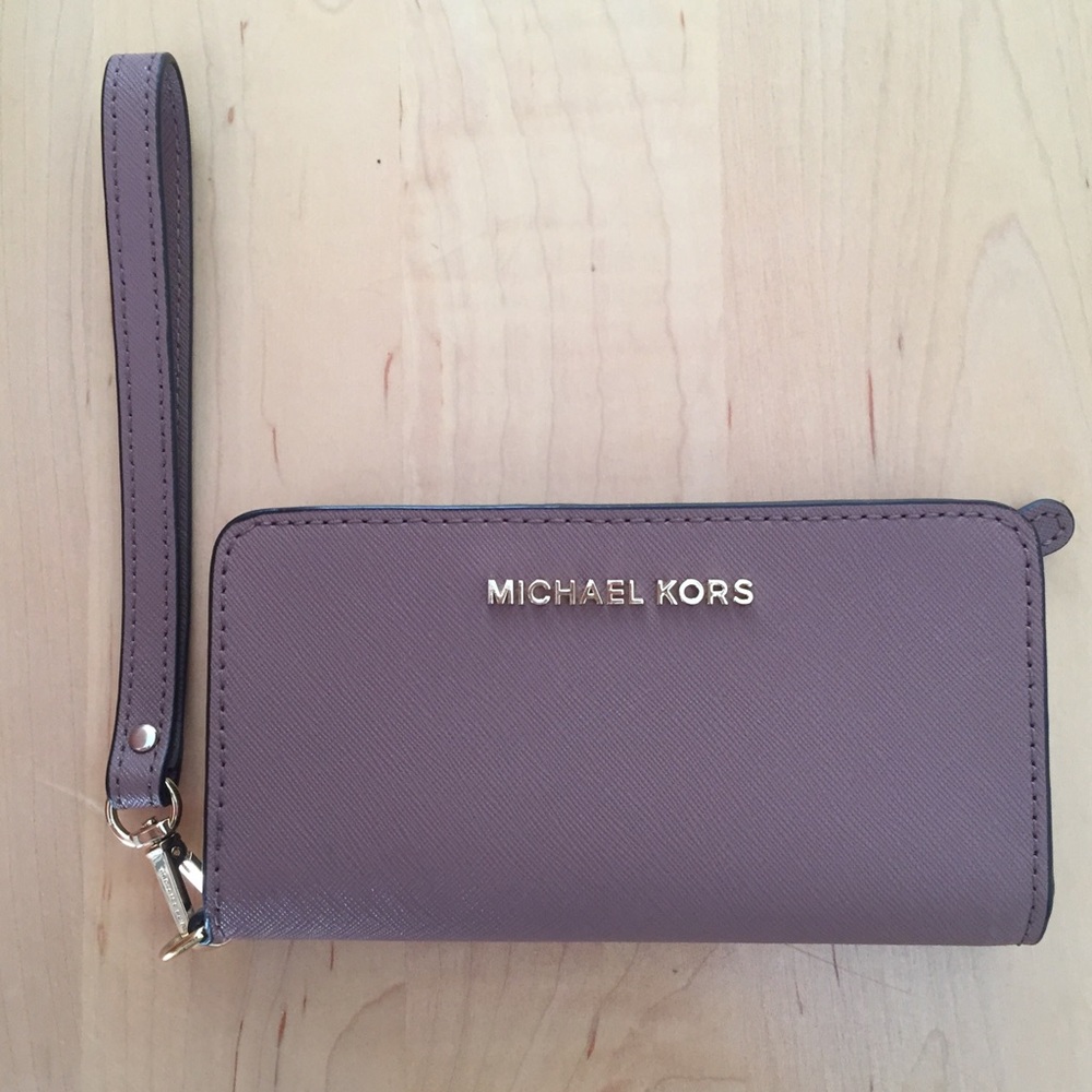 Michael Kors Jet Set Tech Wallet