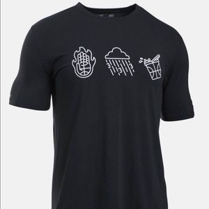 Men Med Under Armour graphic tshirt 
Style 1281303