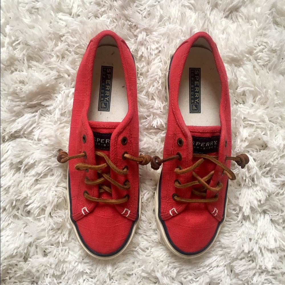 Sperry Seacoast Canvas Sneaker in Red, Size 6